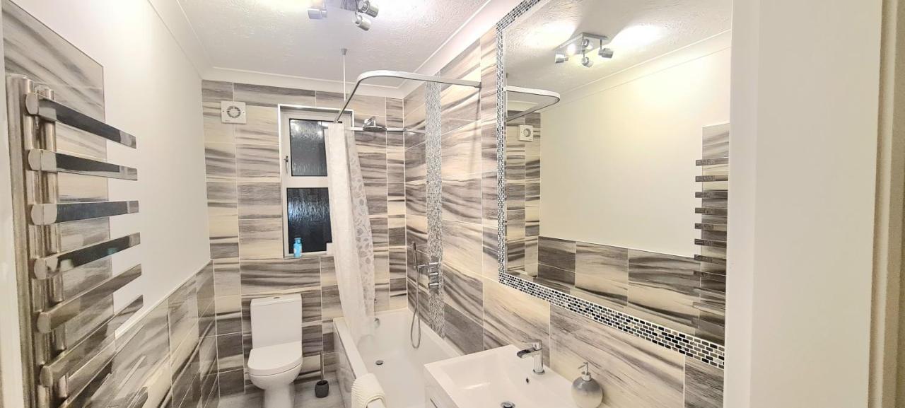 Spacious 3 Bed Flat Near The Sea With Parking Bournemouth Eksteriør bilde