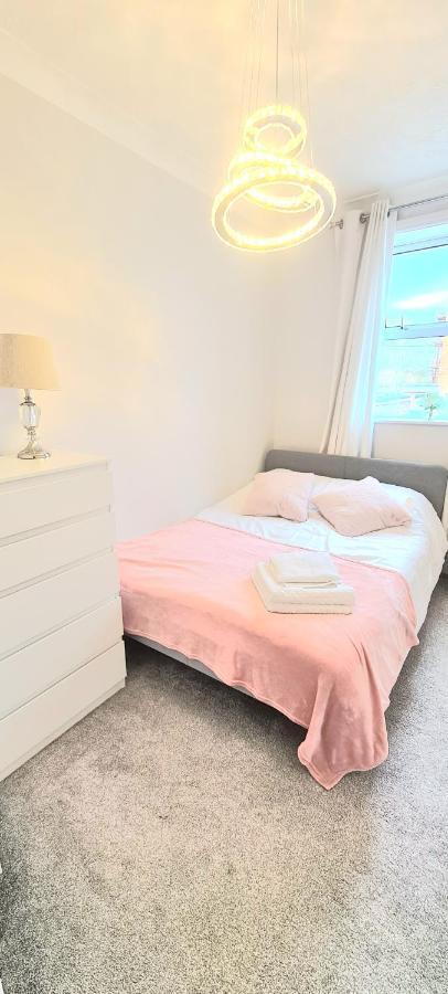 Spacious 3 Bed Flat Near The Sea With Parking Bournemouth Eksteriør bilde