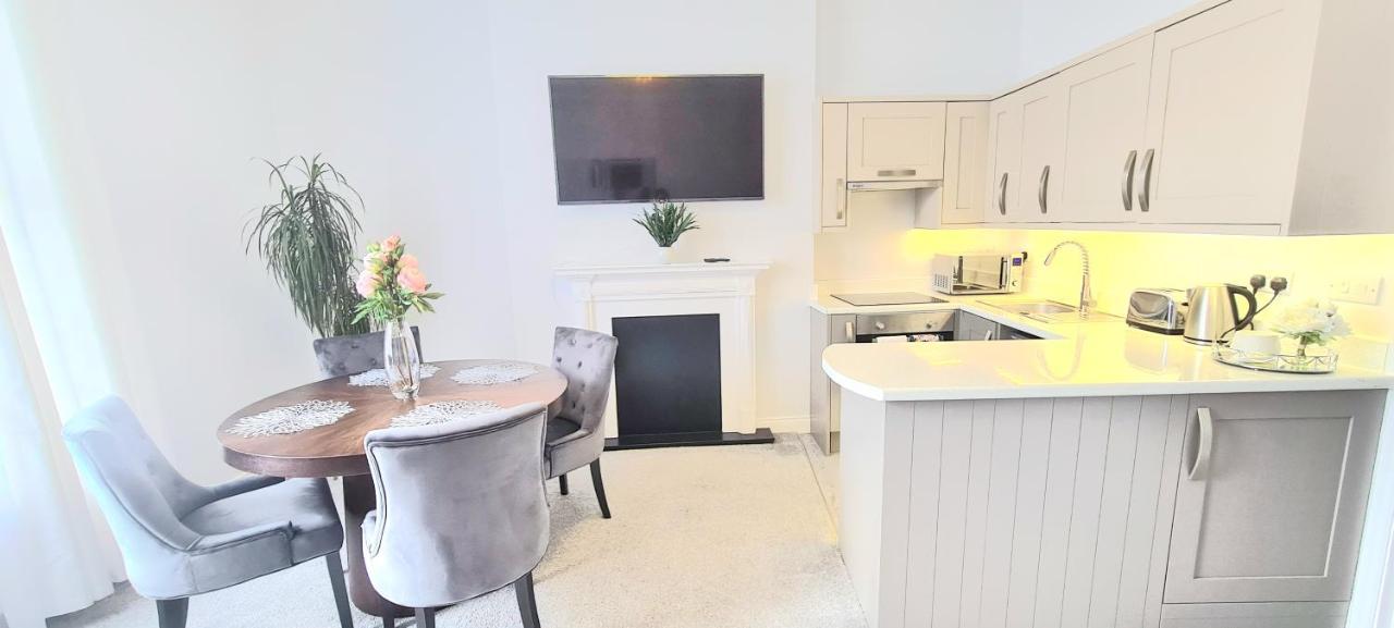 Spacious 3 Bed Flat Near The Sea With Parking Bournemouth Eksteriør bilde