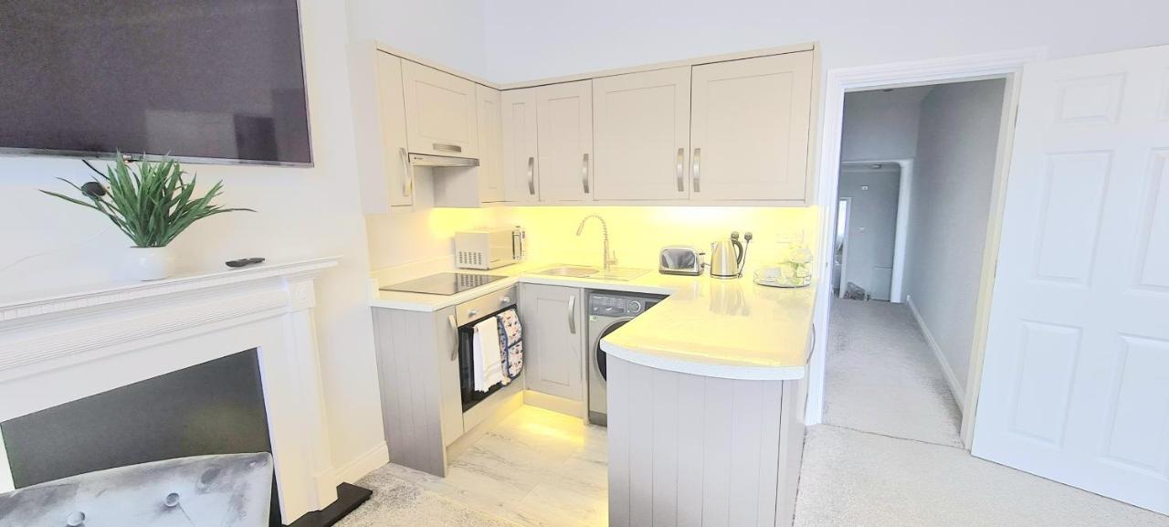 Spacious 3 Bed Flat Near The Sea With Parking Bournemouth Eksteriør bilde