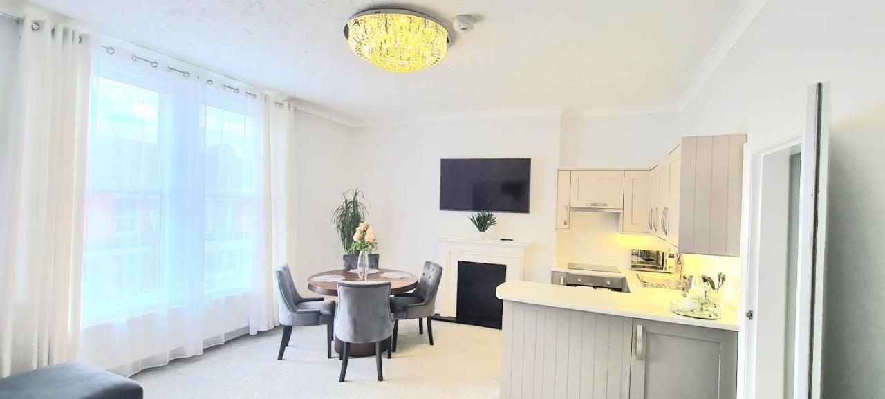 Spacious 3 Bed Flat Near The Sea With Parking Bournemouth Eksteriør bilde