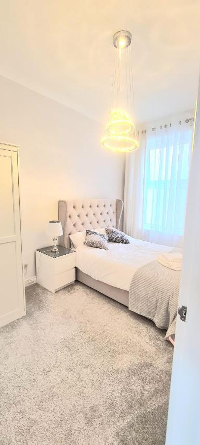 Spacious 3 Bed Flat Near The Sea With Parking Bournemouth Eksteriør bilde