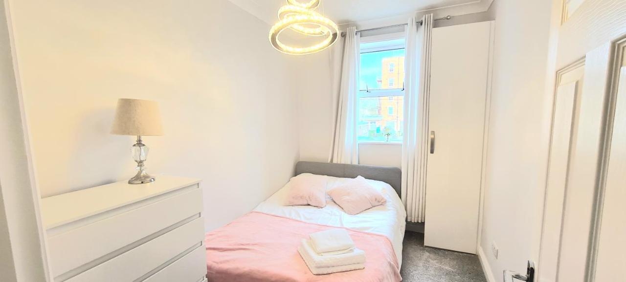 Spacious 3 Bed Flat Near The Sea With Parking Bournemouth Eksteriør bilde