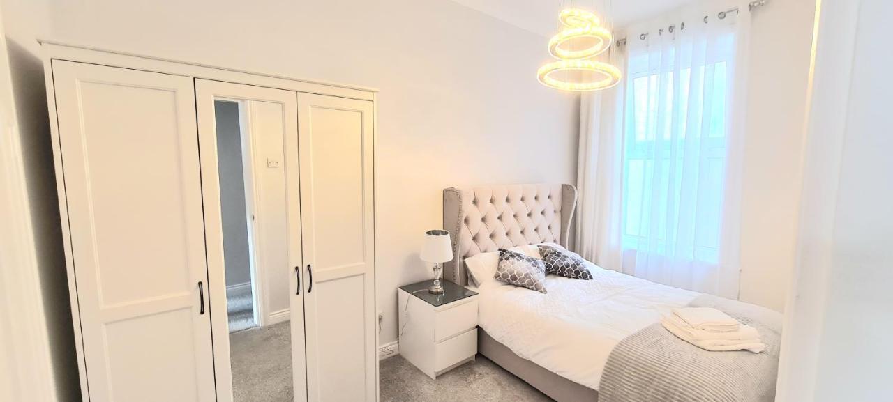 Spacious 3 Bed Flat Near The Sea With Parking Bournemouth Eksteriør bilde